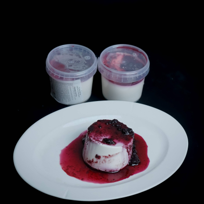 Panna cotta Carmolimp, pregătită pentru servire